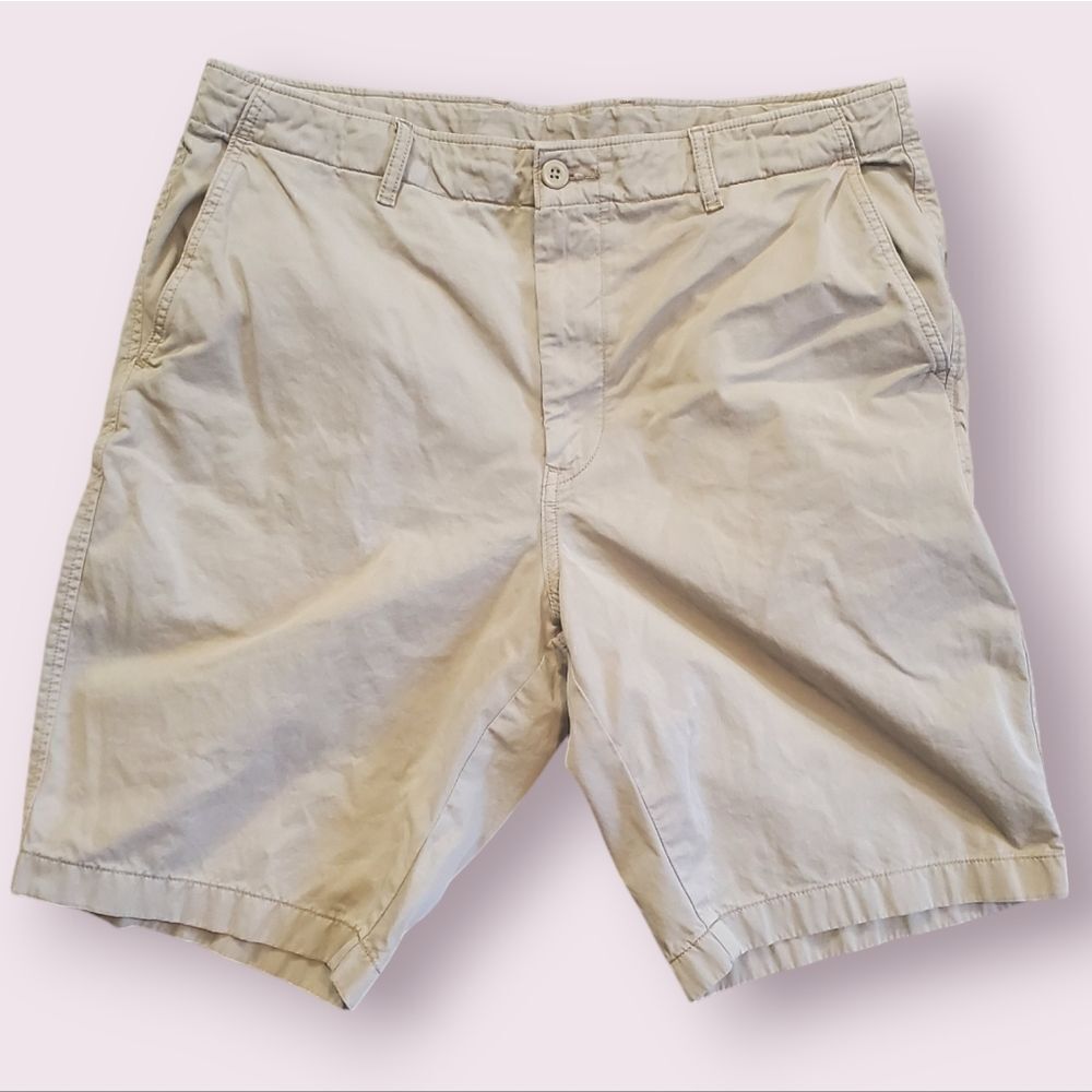 Uniqlo Khaki Chino Shorts Mens XL (Waist 36) Excellent Condition